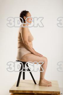 Sitting reference of nude Gwendolyn 0005